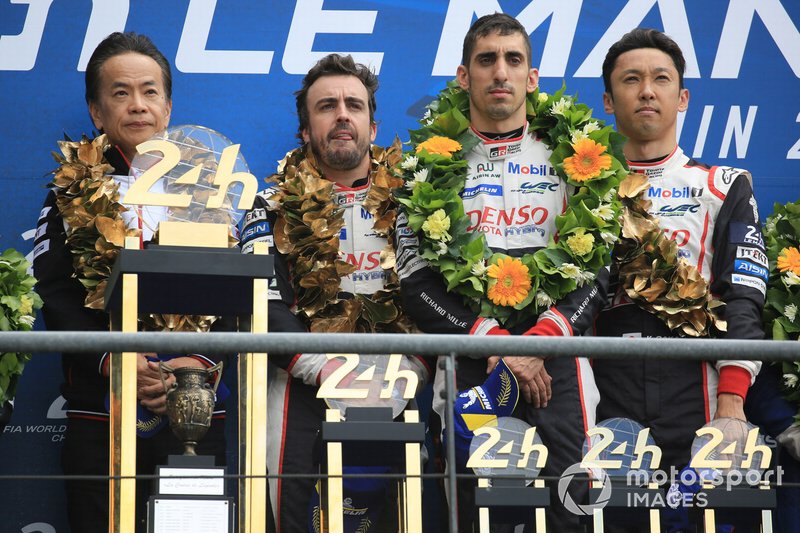 Les vainqueurs #8 Toyota Gazoo Racing Toyota TS050: Sébastien Buemi, Kazuki Nakajima, Fernando Alonso