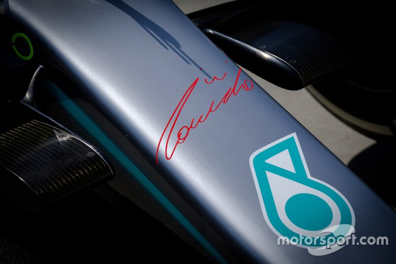 Mercedes AMG F1 W10 nose detail