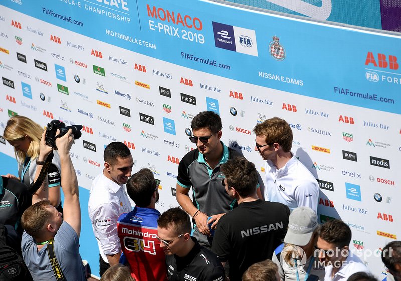 Mitch Evans, Panasonic Jaguar Racing, parla con Oliver Turvey, NIO Formula E Team, Sébastien Buemi, Nissan e.Dams, Jérôme d'Ambrosio, Mahindra Racing, Oliver Rowland, Nissan e.Dams
