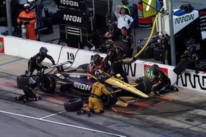 Marcus Ericsson, Arrow Schmidt Peterson Motorsports Honda., pit stop