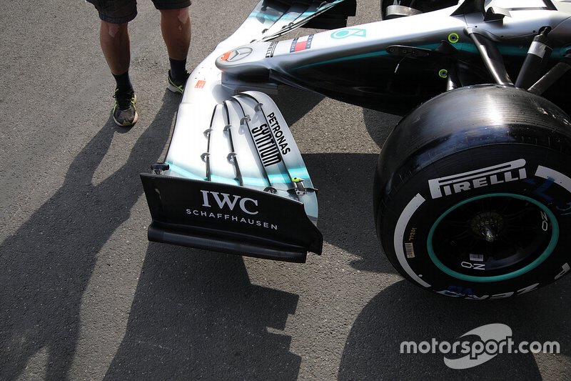 Переднее крыло Mercedes F1 W10
