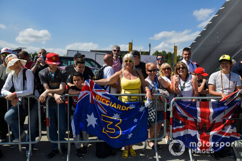 Fans of Daniel Ricciardo, Renault inn the Fan Zone
