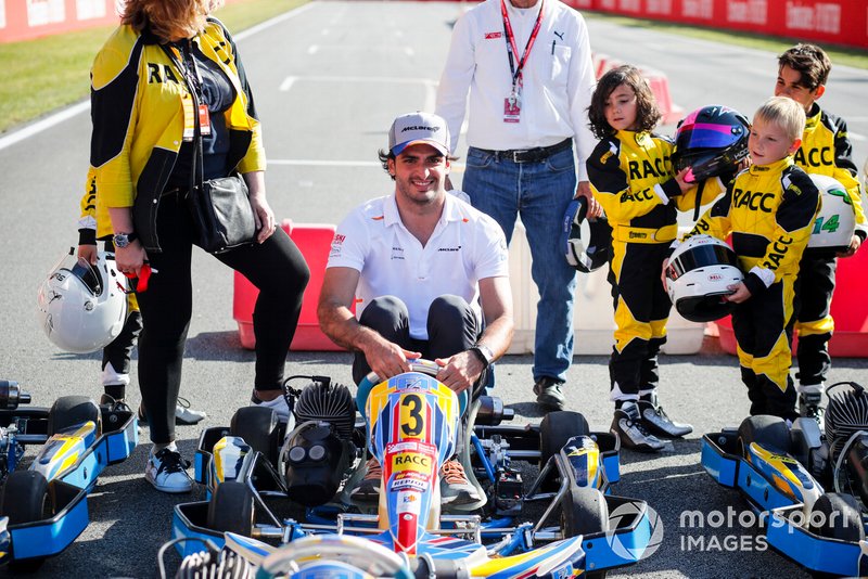 Carlos Sainz Jr., McLaren en el evento de RACC Kids karting
