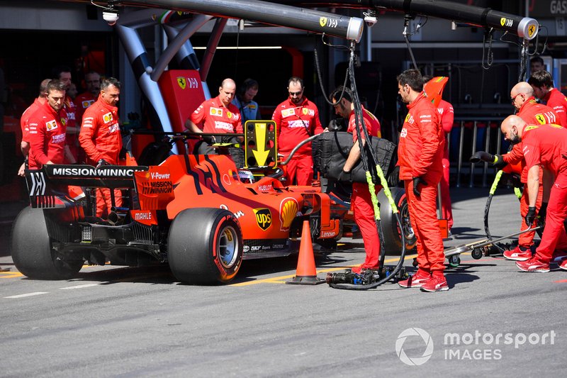 Charles Leclerc, Ferrari SF90, en pits
