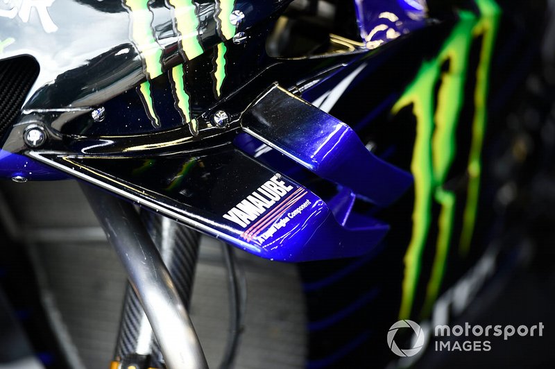Detalle de las alas de Yamaha Factory Racing