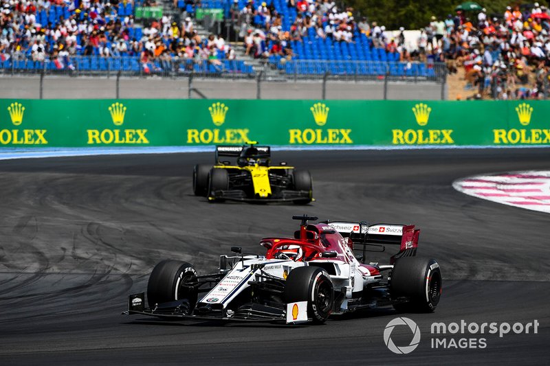 Kimi Raikkonen, Alfa Romeo Racing C38, Nico Hulkenberg, Renault F1 Team R.S. 19