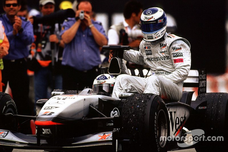 2001: La desesperación de Hakkinen en la última vuelta