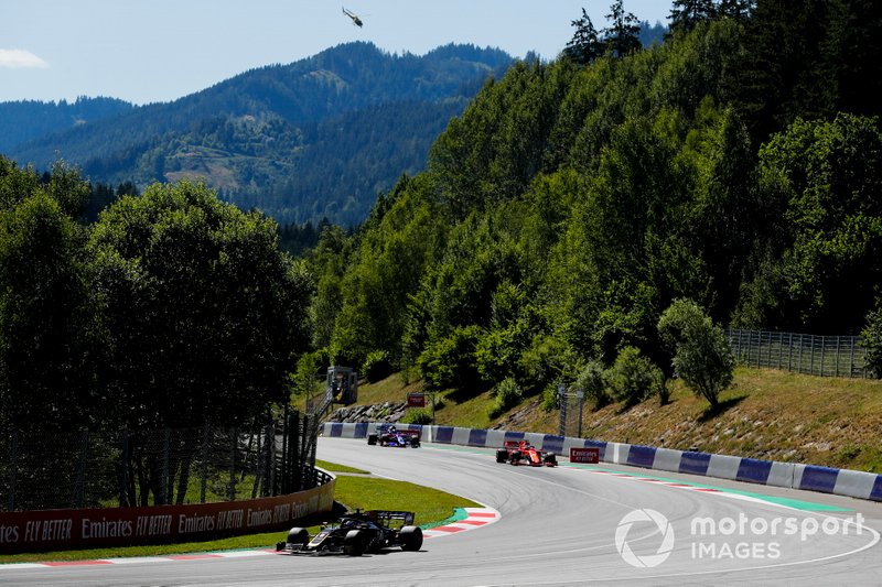 Romain Grosjean, Haas F1 Team VF-19, devant Sebastian Vettel, Ferrari SF90