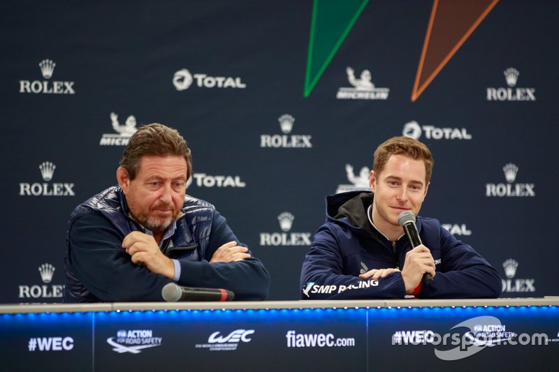 Gérard Neveu, CEO FIA WEC e Stoffel Vandoorne, durante la conferenza stampa