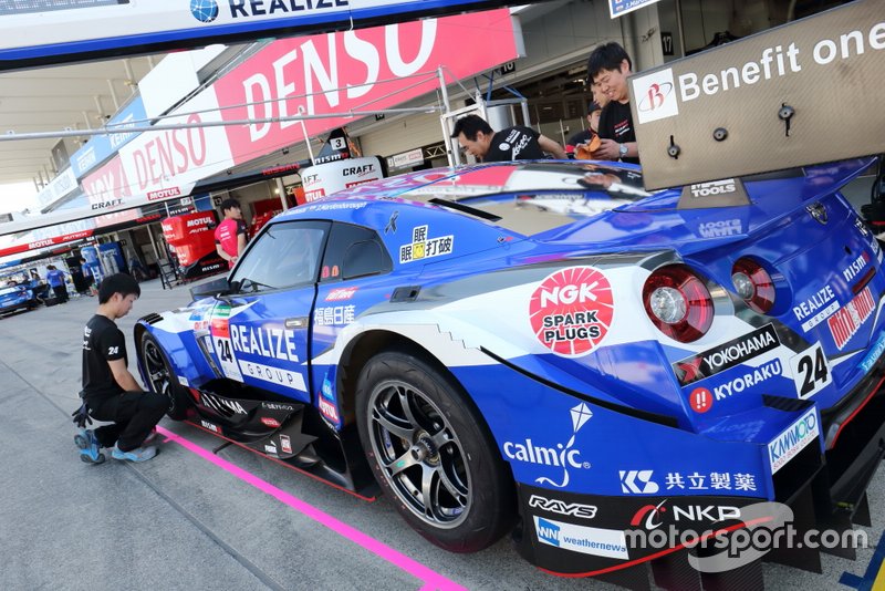 #24 リアライズコーポレーション ADVAN GT-R