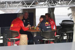 Maurizio Arrivabene, Team Principal Ferrari, Dr Helmut Marko, Consulente Red Bull Motorsport, Christian Horner, Team Principal Red Bull Racing e Gino Rosato, Ferrari