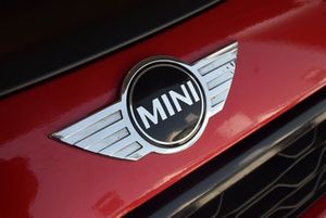 Mini John Cooper Works Lite, Mini Italia, dettaglio del logo Mini