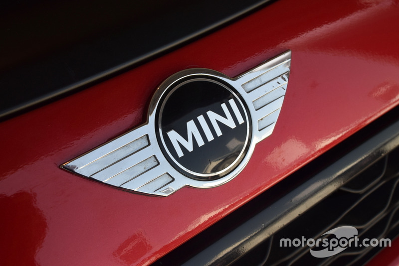 Mini John Cooper Works Lite, Mini Italia, dettaglio del logo Mini