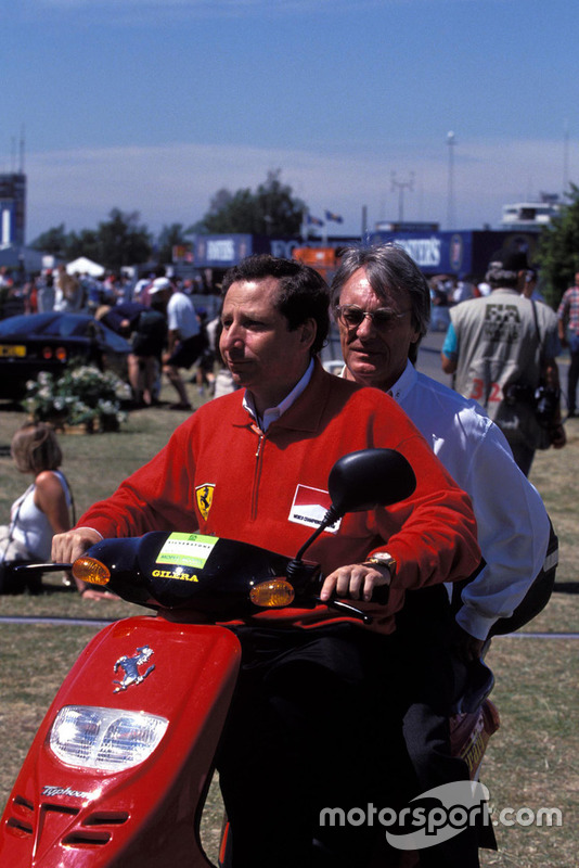 Jean Todt, Ferrari. Bernie Ecclestone, su uno scooter