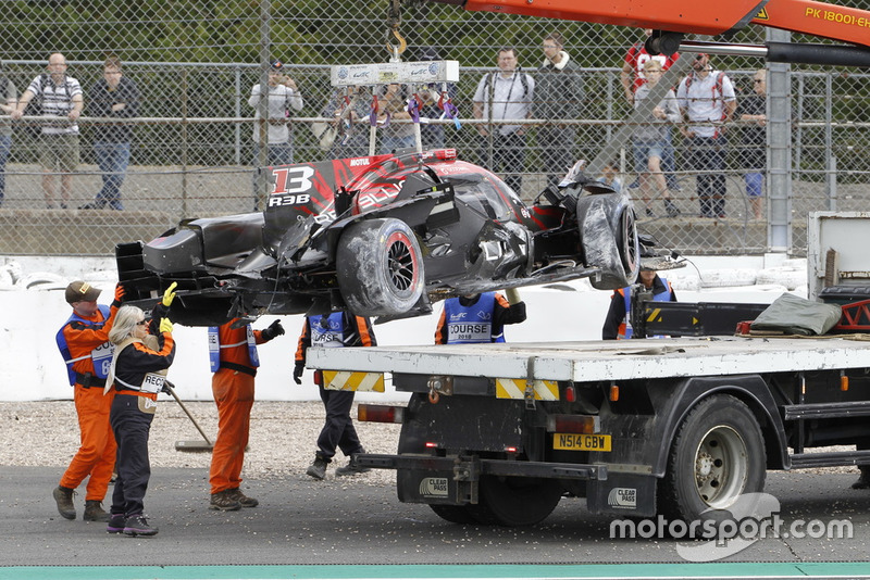 La voiture #1 Rebellion Racing Rebellion R-13: Andre Lotterer, Neel Jani, Bruno Senna après son crash