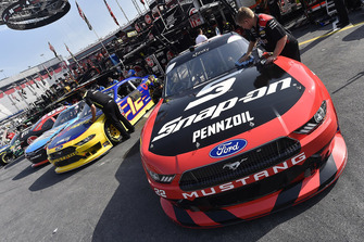 Joey Logano, Team Penske, Ford Mustang Snap on and Austin Cindric, Team Penske, Ford Mustang Pirtek