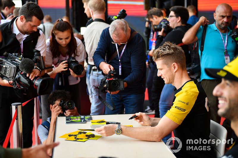 Nico Hulkenberg, Renault F1 Team, incontra i fan