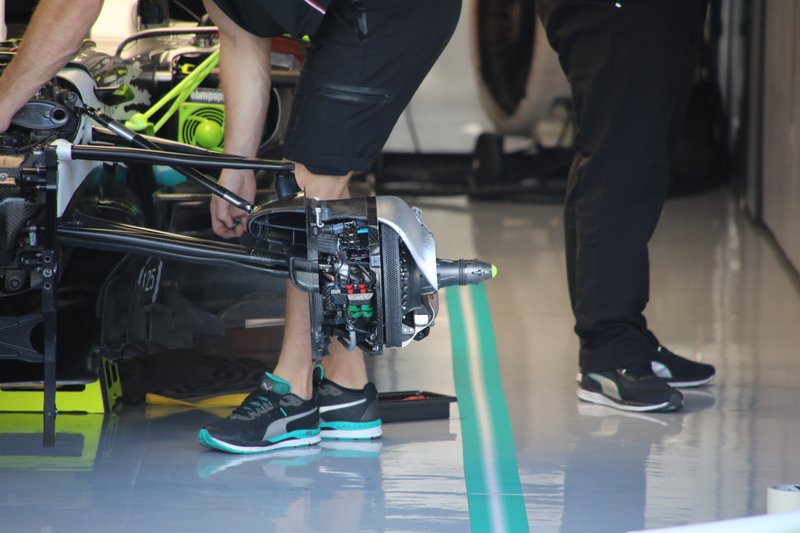 Detalle de los frenos delanteros del Mercedes AMG F1 W10