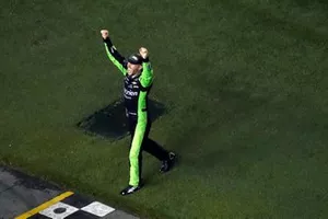 Race winner  Ross Chastain, Kaulig Racing, Chevrolet Camaro
