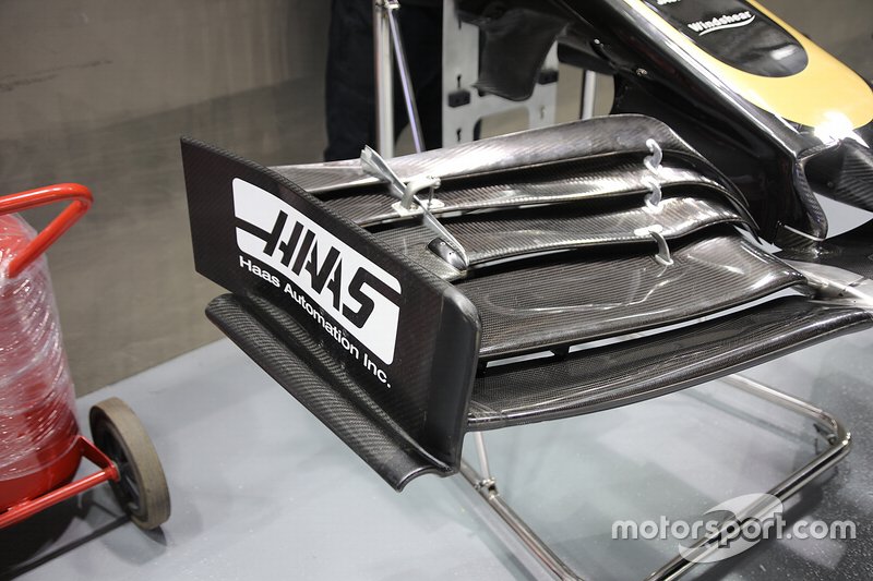 Detalle del alerón delantero del Haas F1 Team VF-19