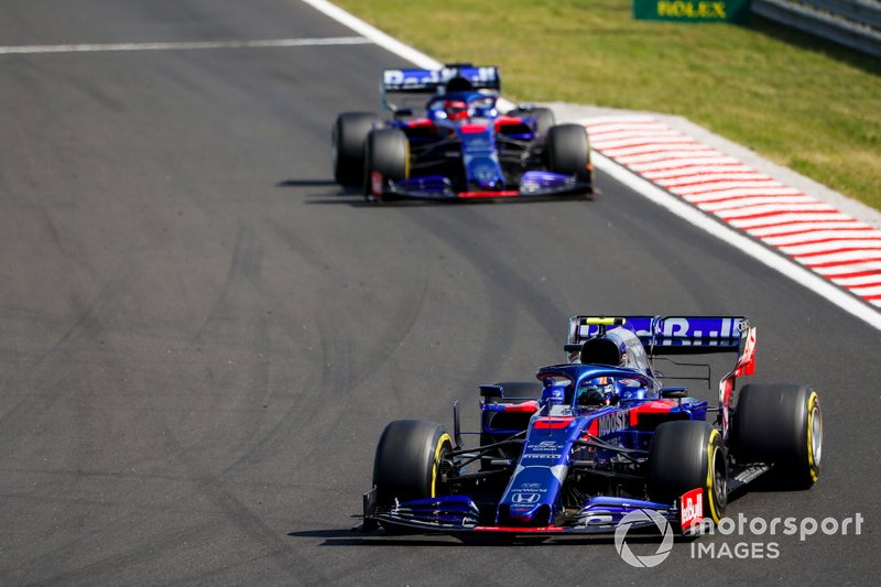 Alexander Albon, Toro Rosso STR14, Daniil Kvyat, Toro Rosso STR14