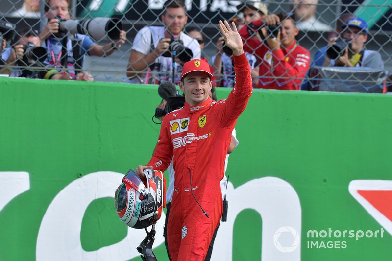 Pole Sitter Charles Leclerc, Ferrari festeggia al Parc Ferme