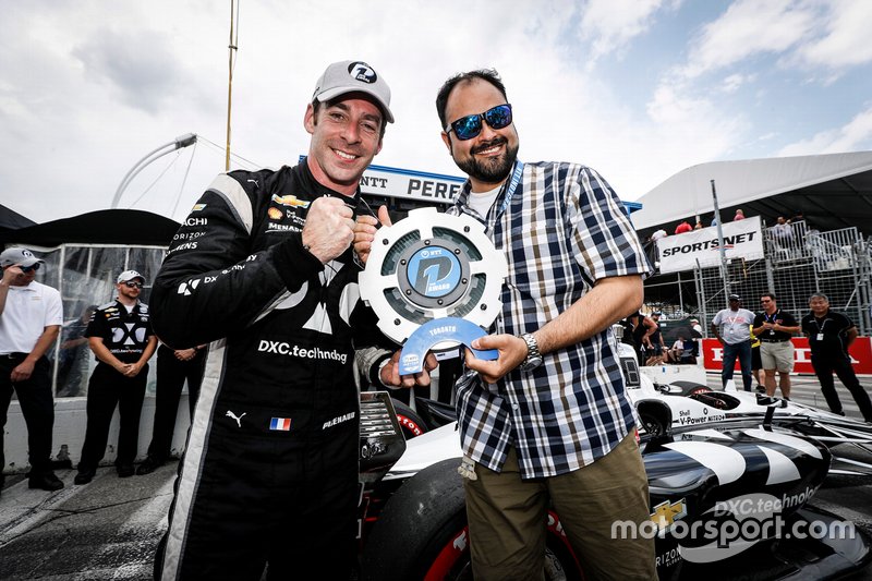 Ganador de la pole Simon Pagenaud, Team Penske Chevrolet