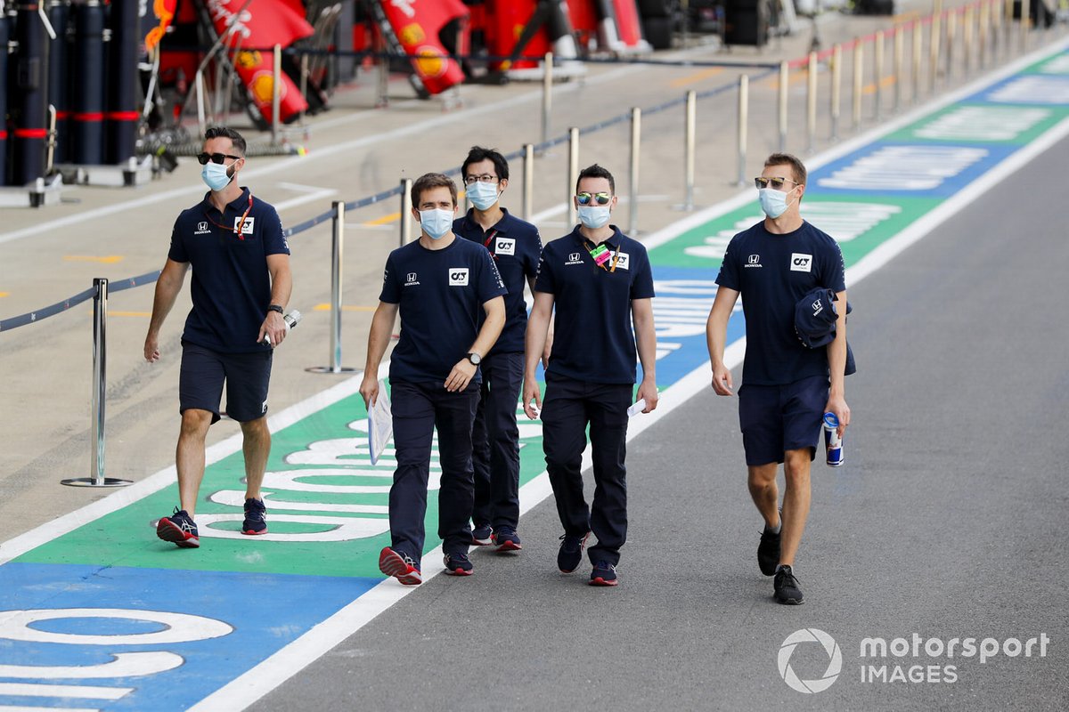 Daniil Kvyat, AlphaTauri walks the track