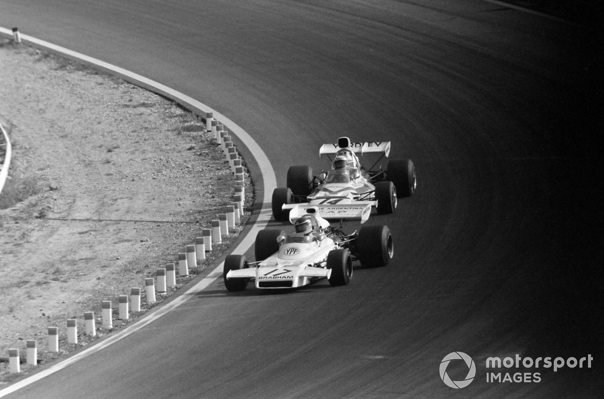 Carlos Reutemann, Brabham BT37 Ford precede Peter Revson, McLaren M19C Ford