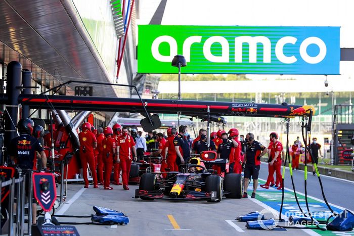 Red Bull Racing practica los pitstops