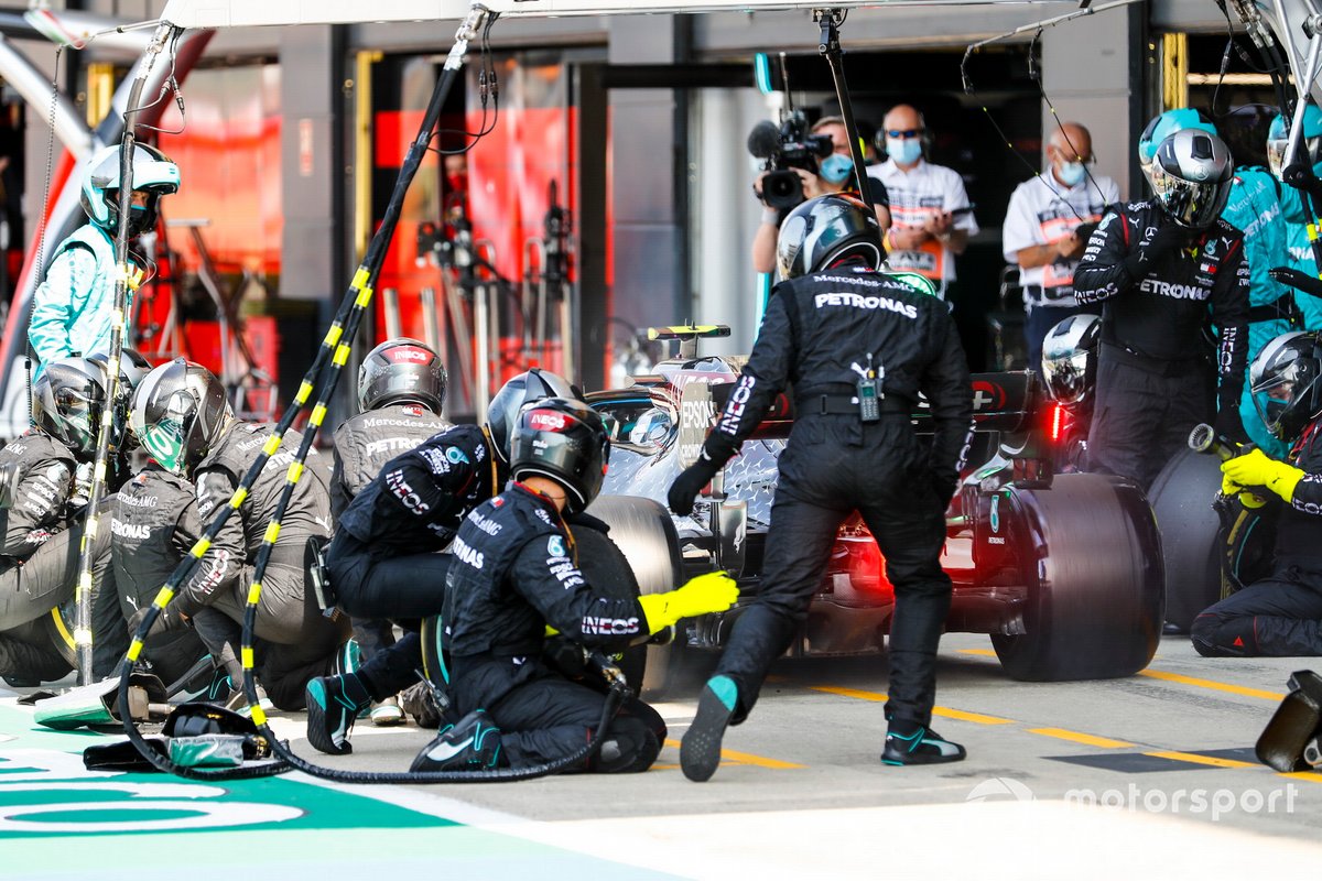 Valtteri Bottas, Mercedes F1 W11 pit stop