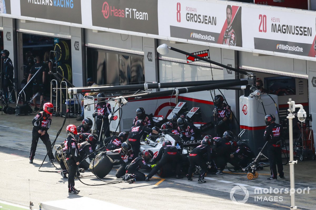 Romain Grosjean, Haas VF-20, pit stop