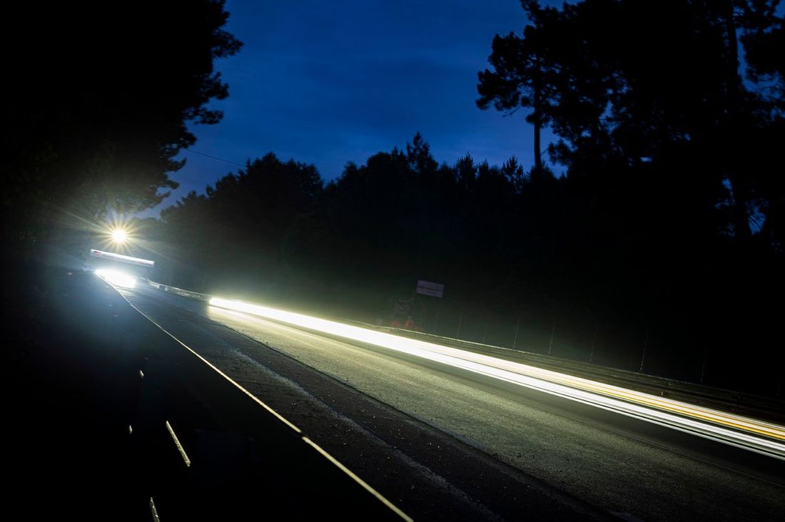 Acción nocturna en pista