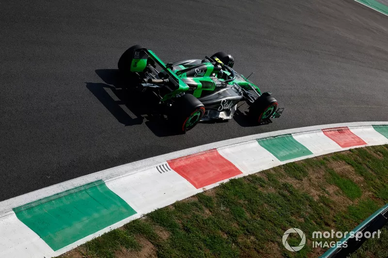 Zhou Guanyu, Stake F1 Team KICK Sauber C44