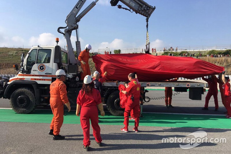 Sebastian Vettel, Ferrari SF90 detenido a un lado de la pista