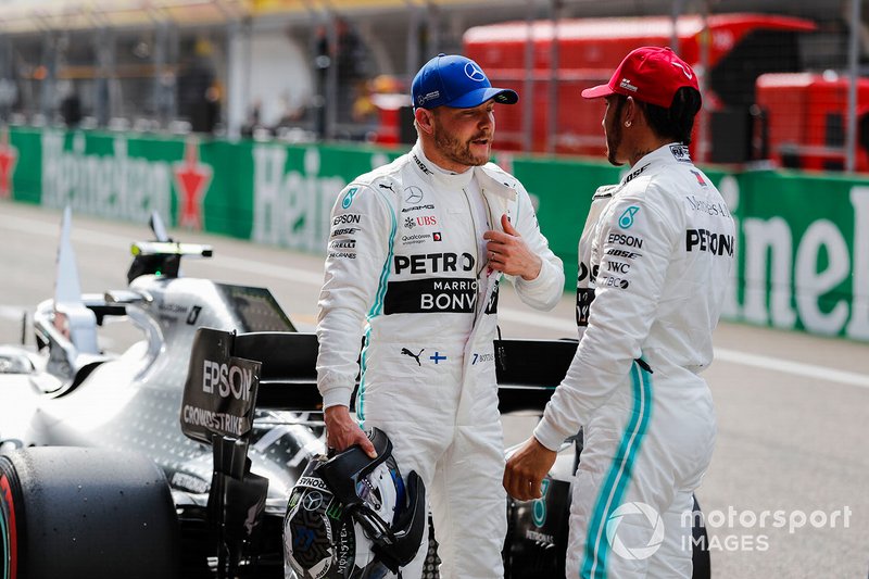 Pole man Valtteri Bottas, Mercedes AMG F1, talks to Lewis Hamilton, Mercedes AMG F1, after Qualifying