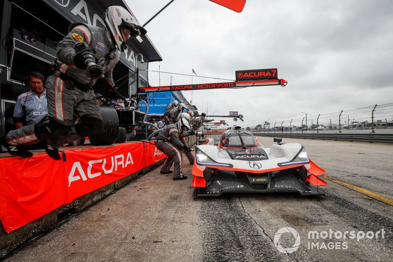 #7 Acura Team Penske Acura DPi, DPi: Helio Castroneves, Ricky Taylor, Alexander Rossi, pit stop