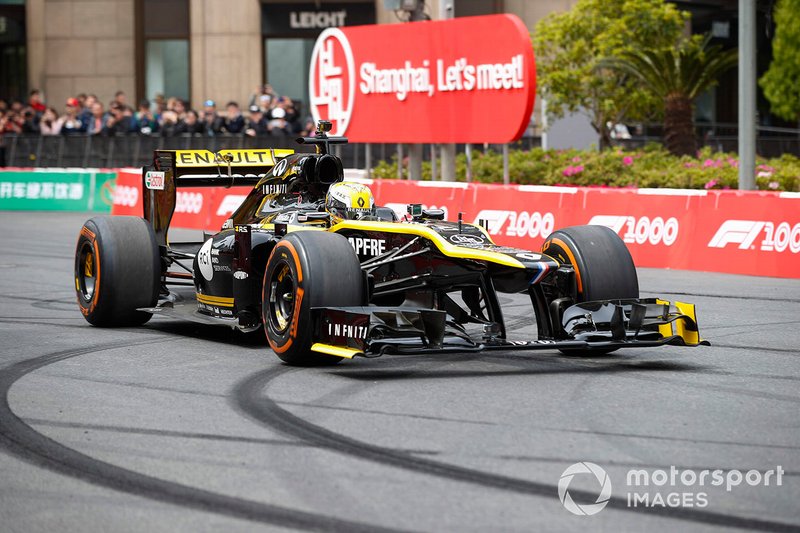 Demonstration with Guanyu Zhou, Renault F1 Team