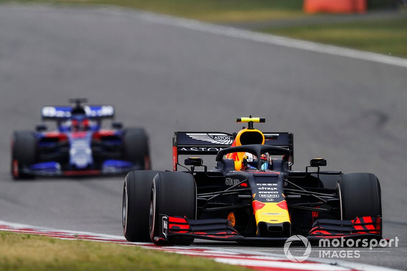 Pierre Gasly, Red Bull Racing RB15, Daniil Kvyat, Toro Rosso STR14