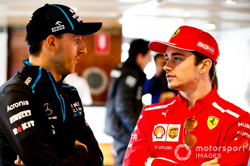 Robert Kubica, Williams Racing e Charles Leclerc, Ferrari, si dirigono verso l'evento a Federation Square