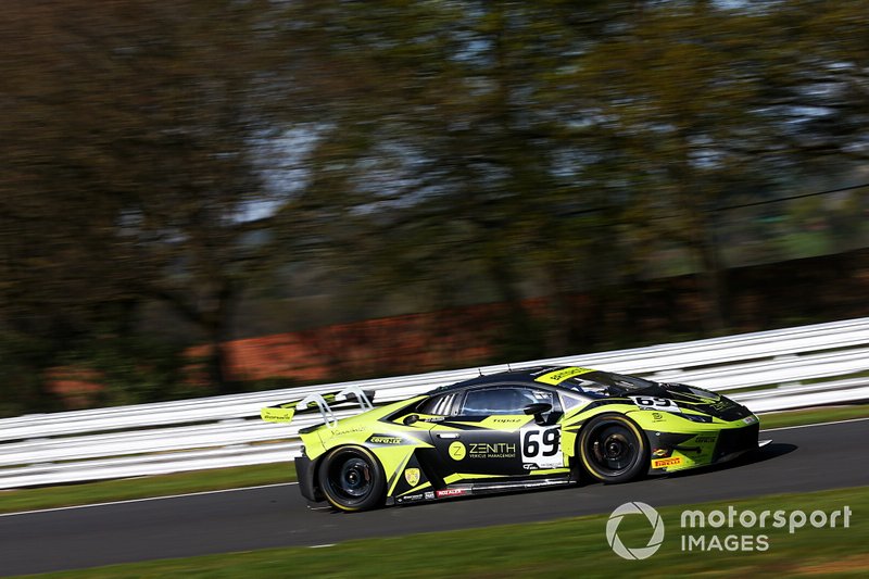 #69 Barwell Motorsport Lamborghini Huracan GT3 EVO: Sam De Haan, Jonny Cocker