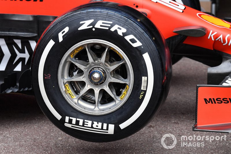 Ferrari SF90 front wheel and Pirelli tyre