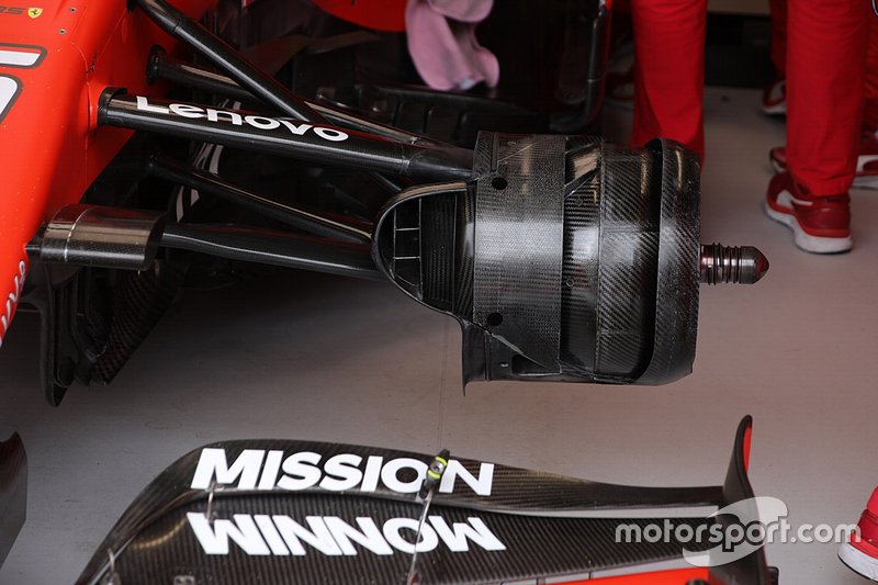 Ferrari SF90, dettaglio del cestello del freno anteriore
