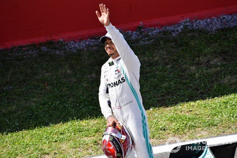 Lewis Hamilton, Mercedes AMG F1, waves to the fans after Qualifying