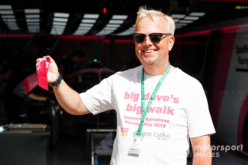 Big Dave's Big Walk per beneficenza