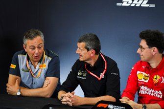 Mario Isola, Racing Direktör, Pirelli Motorsport, Guenther Steiner, Takım Patronu, Haas F1, Mattia Binotto, Takım Patronu Ferrari, Frederic Vasseur, Takım Patronu, Alfa Romeo Racing, ve Franz Tost, Takım Patronu, Toro Rosso, Basın toplantısında
