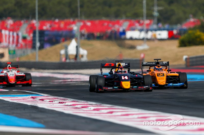 Yuki Tsunoda, Jenzer Motorsport, leads Alexander Peroni, Campos Racing and Robert Shwartzman, PREMA Racing