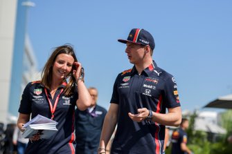 Max Verstappen, Red Bull Racing in de paddock