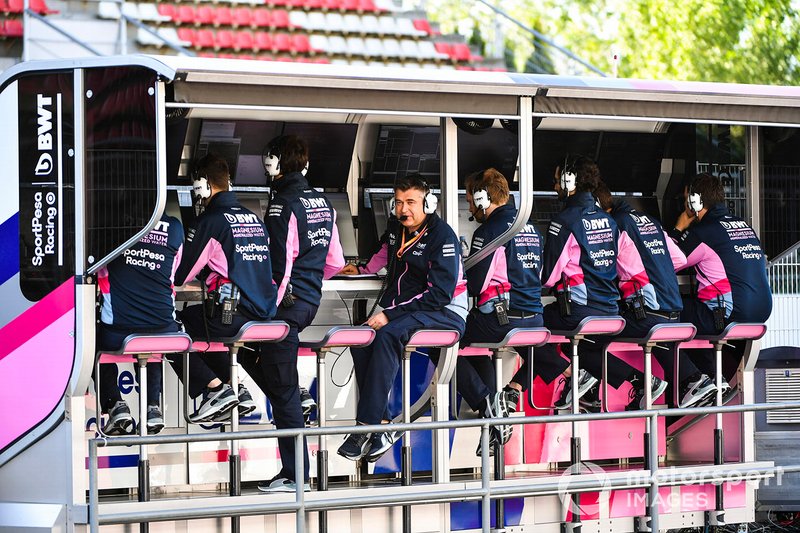 Pit wall Racing Point