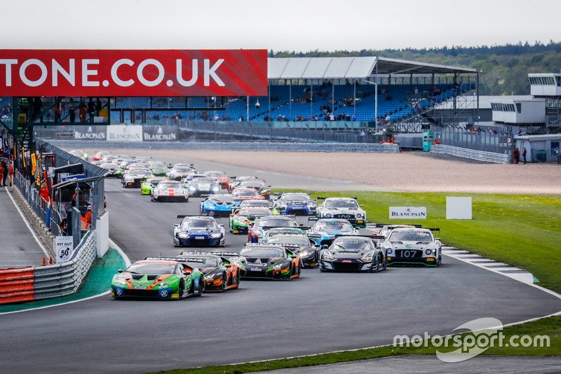 Salida de las Blancpain en Silverstone